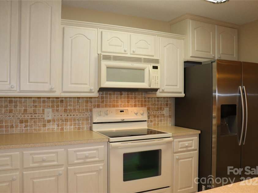 194 Jay Drive, Taylorsville, NC 28681.  MLS# CAR4204128, YatesRealty ID 11366. Kitchen