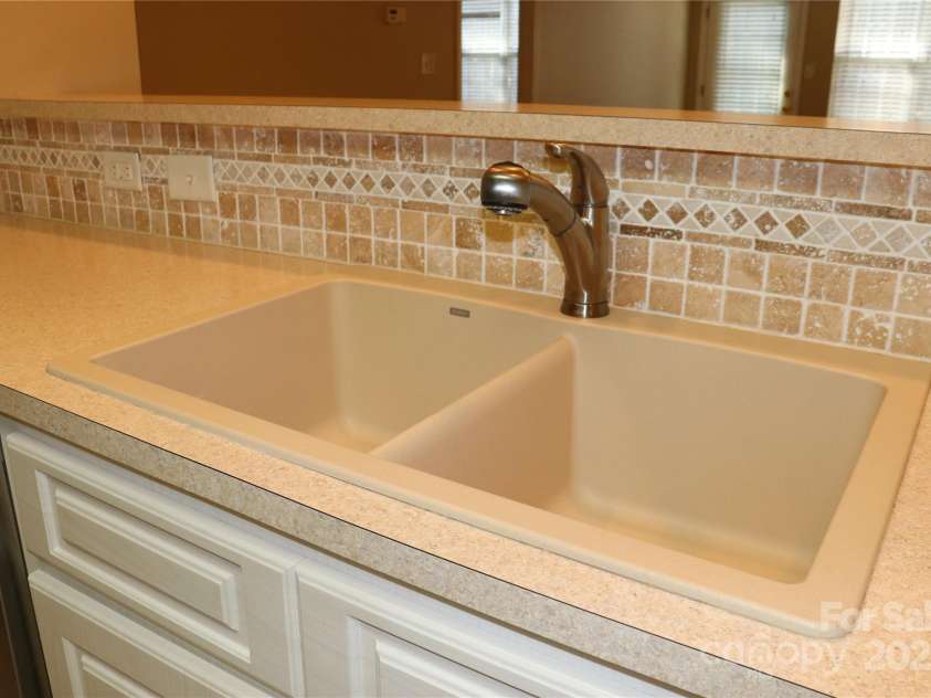 194 Jay Drive, Taylorsville, NC 28681.  MLS# CAR4204128, YatesRealty ID 11366. Kitchen