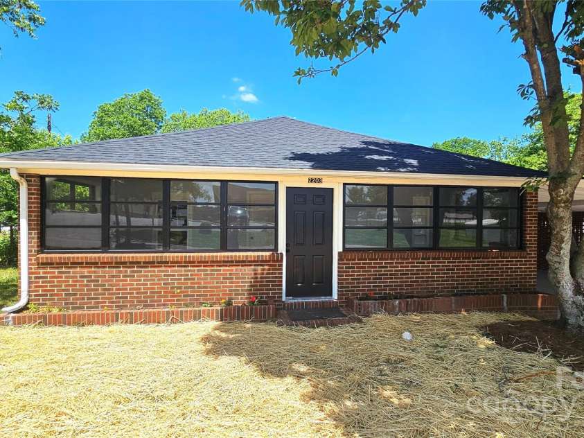 2203 Arney Street, Lincolnton, NC 28092.  MLS# CAR4255793, YatesRealty ID 11368. 