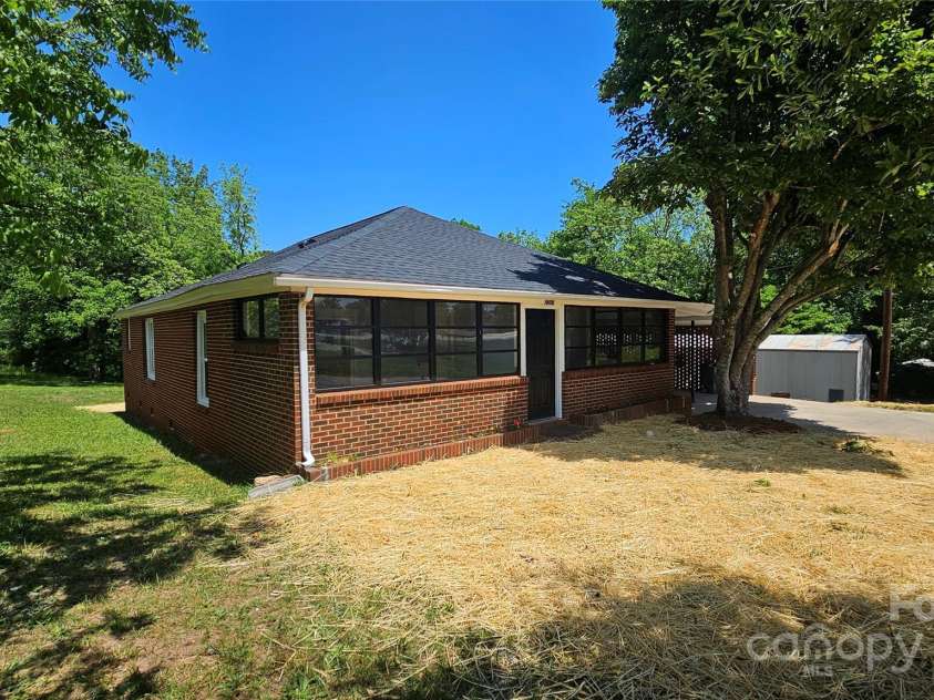 2203 Arney Street, Lincolnton, NC 28092.  MLS# CAR4255793, YatesRealty ID 11368. 