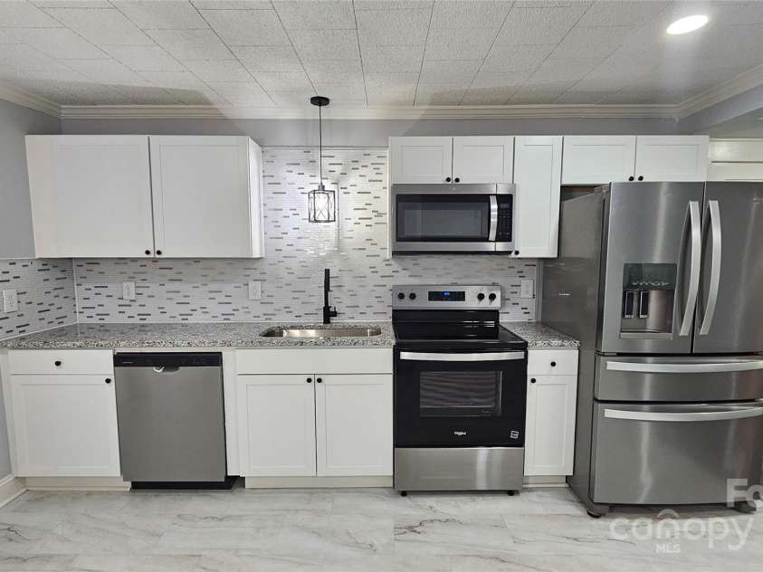 2203 Arney Street, Lincolnton, NC 28092.  MLS# CAR4255793, YatesRealty ID 11368. Kitchen