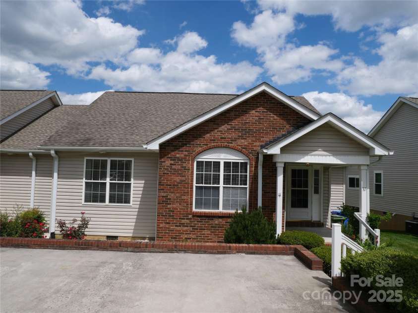 37 Woodridge View Court, Hendersonville, NC 28791.  MLS# CAR4255791, YatesRealty ID 11369. 