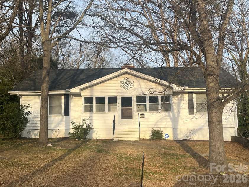 610 Washington Street, Cramerton, NC 28032.  MLS# CAR4337410, YatesRealty ID 11369. 