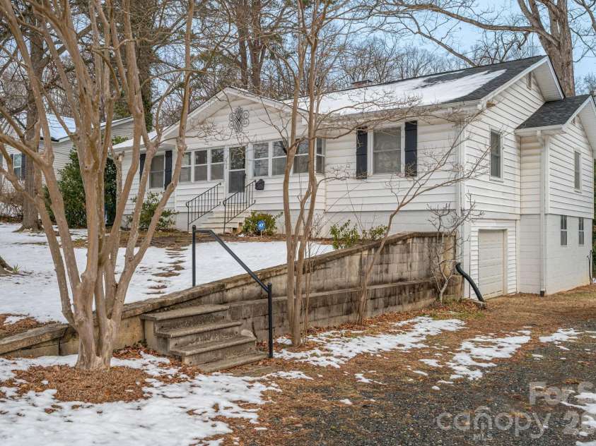 610 Washington Street, Cramerton, NC 28032.  MLS# CAR4337410, YatesRealty ID 11369. 