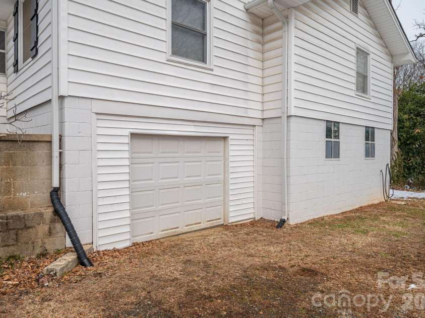 610 Washington Street, Cramerton, NC 28032.  MLS# CAR4337410, YatesRealty ID 11369. 