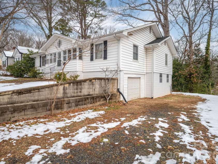 610 Washington Street, Cramerton, NC 28032.  MLS# CAR4337410, YatesRealty ID 11369. 