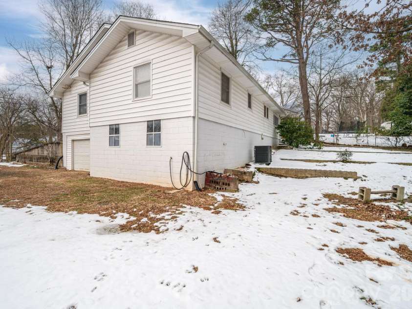 610 Washington Street, Cramerton, NC 28032.  MLS# CAR4337410, YatesRealty ID 11369. 