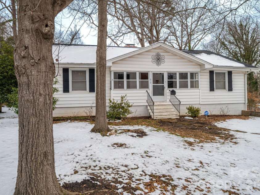 610 Washington Street, Cramerton, NC 28032.  MLS# CAR4337410, YatesRealty ID 11369. 
