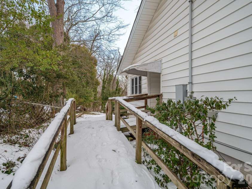 610 Washington Street, Cramerton, NC 28032.  MLS# CAR4337410, YatesRealty ID 11369. 