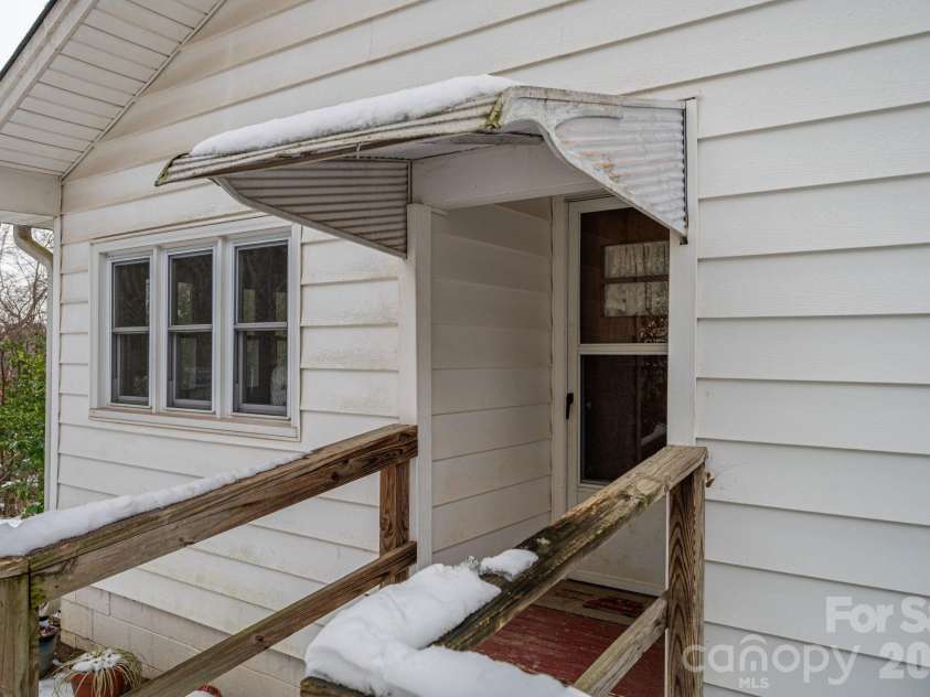 610 Washington Street, Cramerton, NC 28032.  MLS# CAR4337410, YatesRealty ID 11369. 