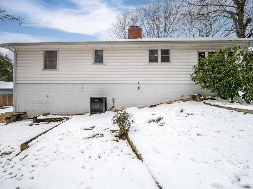 610 Washington Street, Cramerton, NC 28032.  MLS# CAR4337410, YatesRealty ID 11369. 