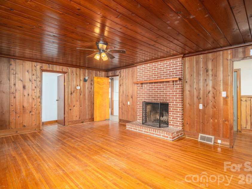 610 Washington Street, Cramerton, NC 28032.  MLS# CAR4337410, YatesRealty ID 11369. 
