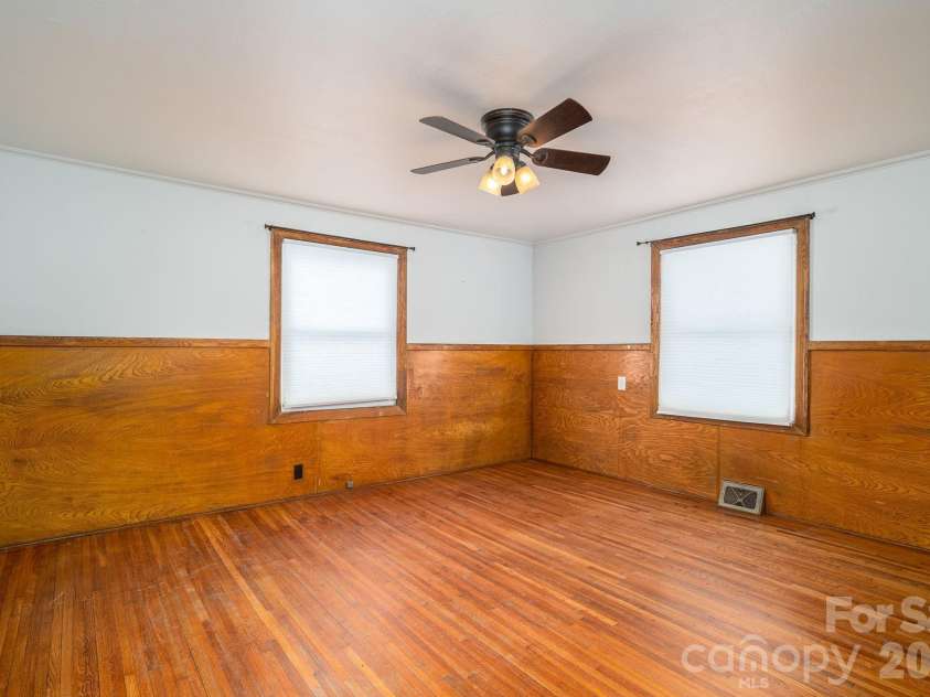 610 Washington Street, Cramerton, NC 28032.  MLS# CAR4337410, YatesRealty ID 11369. 