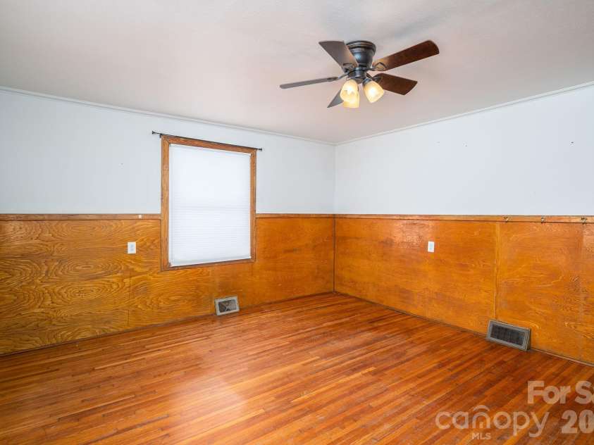 610 Washington Street, Cramerton, NC 28032.  MLS# CAR4337410, YatesRealty ID 11369. 