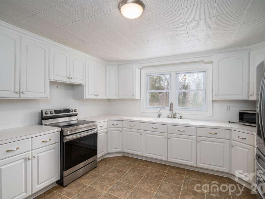 610 Washington Street, Cramerton, NC 28032.  MLS# CAR4337410, YatesRealty ID 11369. 