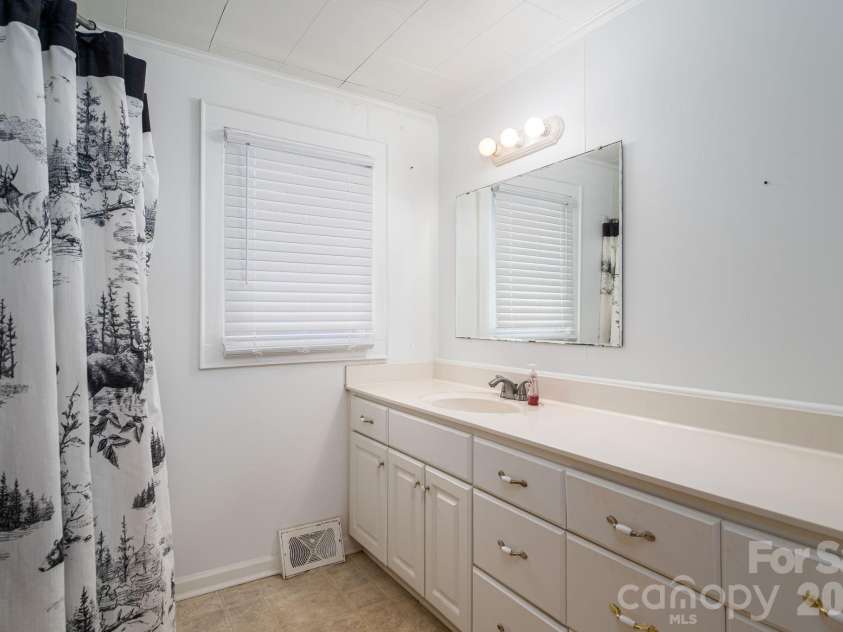 610 Washington Street, Cramerton, NC 28032.  MLS# CAR4337410, YatesRealty ID 11369. 