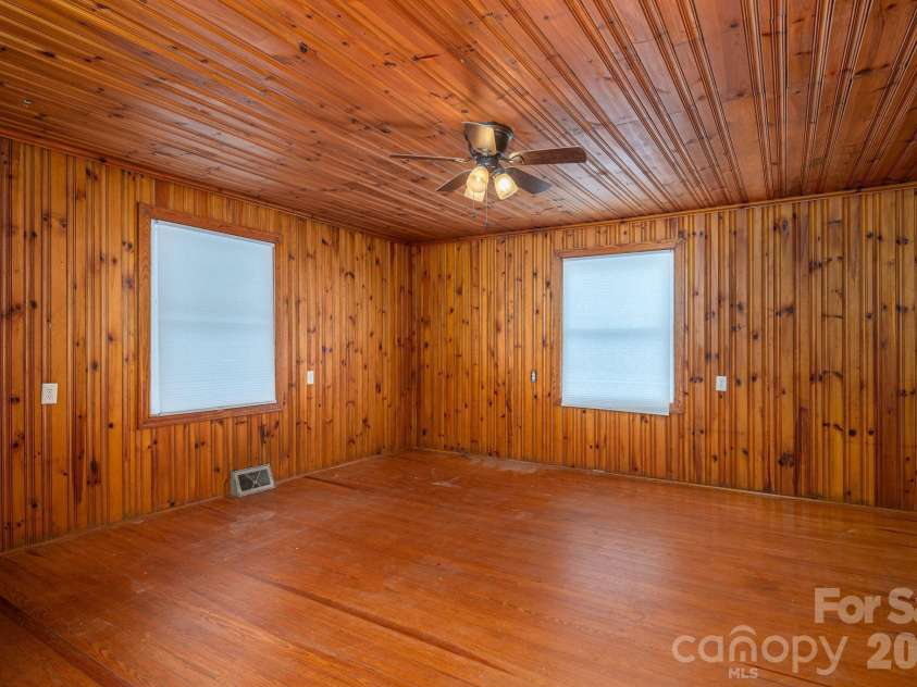 610 Washington Street, Cramerton, NC 28032.  MLS# CAR4337410, YatesRealty ID 11369. 