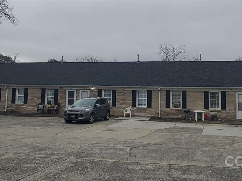1015 Airline Avenue, Gastonia, NC 28054.  MLS# CAR4221170, YatesRealty ID 1137. 