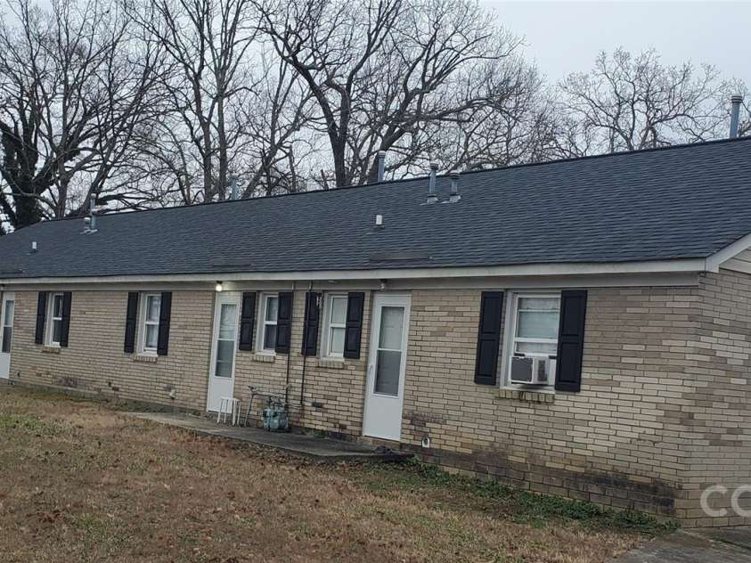 1015 Airline Avenue, Gastonia, NC 28054.  MLS# CAR4221170, YatesRealty ID 1137. 