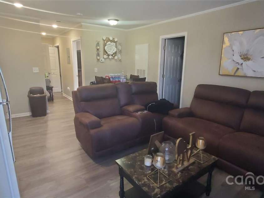 1015 Airline Avenue, Gastonia, NC 28054.  MLS# CAR4221170, YatesRealty ID 1137. 