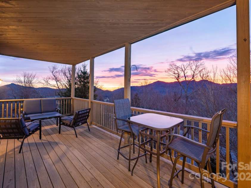 120 Pleasant View Boulevard, Sugar Mountain, NC 28604.  MLS# CAR4329178, YatesRealty ID 1137. 