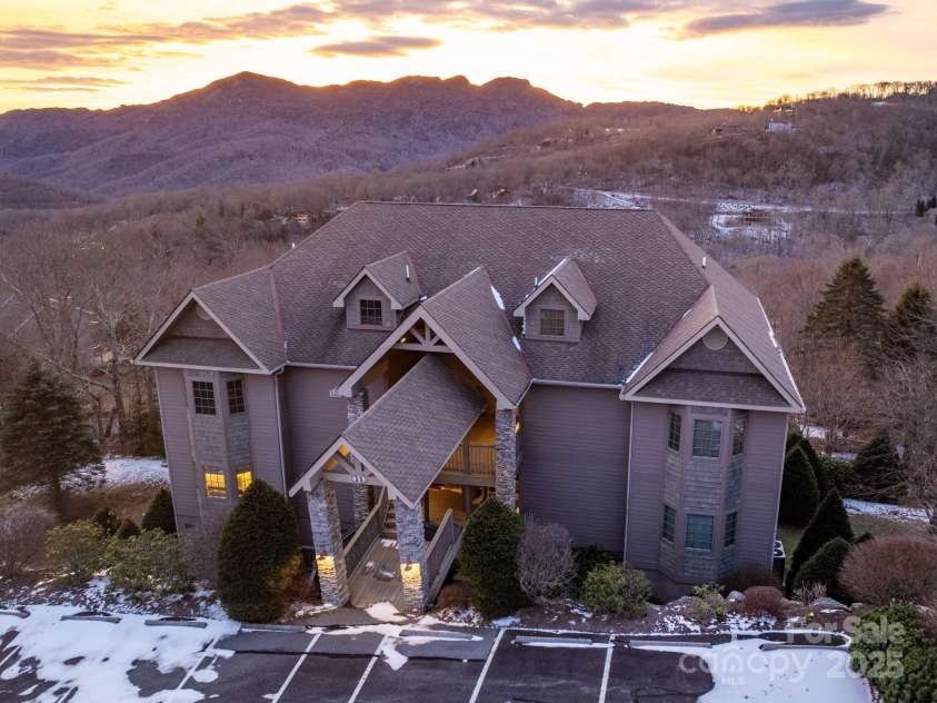 120 Pleasant View Boulevard, Sugar Mountain, NC 28604.  MLS# CAR4329178, YatesRealty ID 1137. 