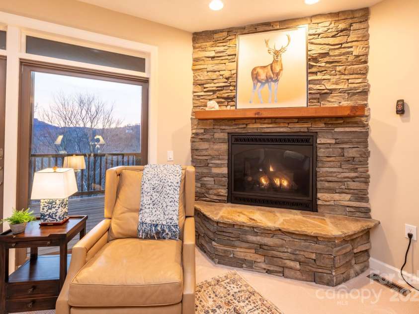 120 Pleasant View Boulevard, Sugar Mountain, NC 28604.  MLS# CAR4329178, YatesRealty ID 1137. 