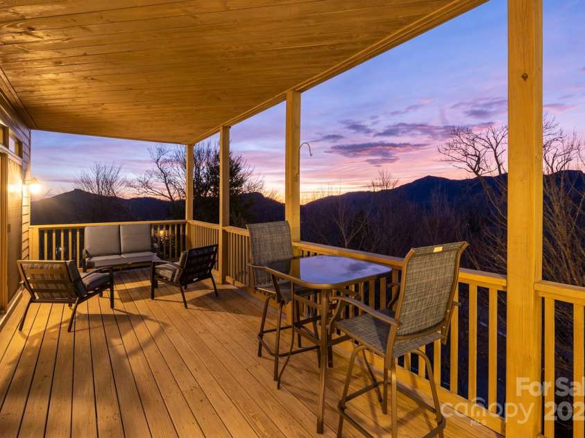 120 Pleasant View Boulevard, Sugar Mountain, NC 28604.  MLS# CAR4329178, YatesRealty ID 1137. 