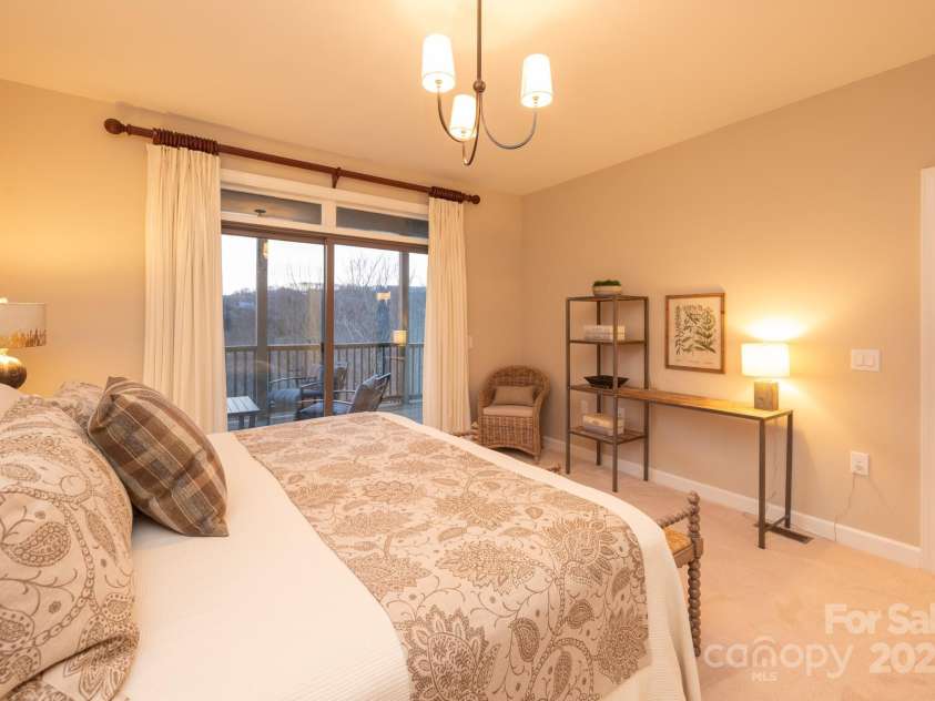 120 Pleasant View Boulevard, Sugar Mountain, NC 28604.  MLS# CAR4329178, YatesRealty ID 1137. 