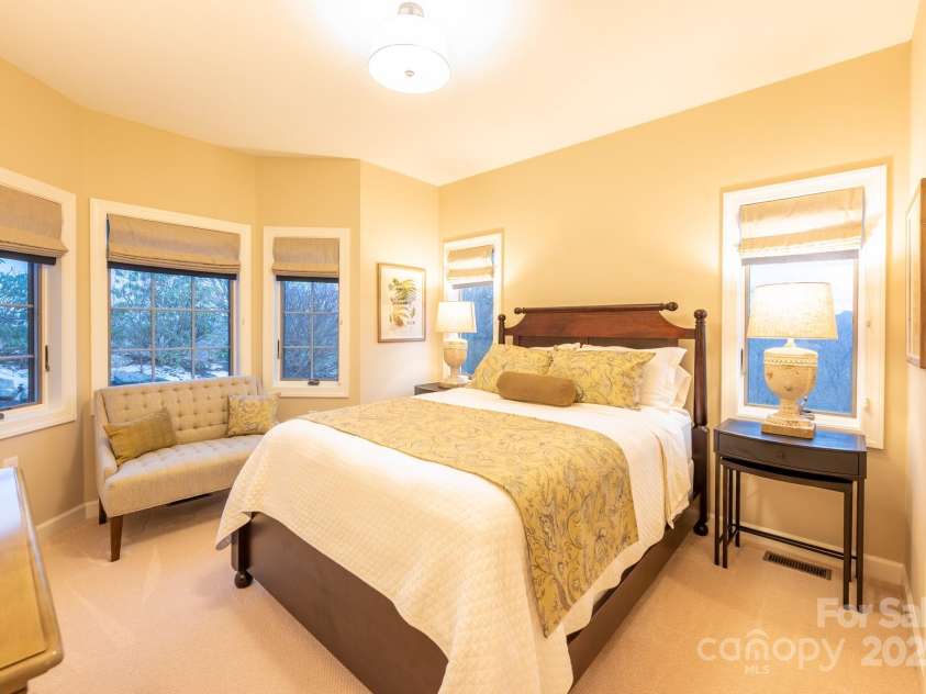 120 Pleasant View Boulevard, Sugar Mountain, NC 28604.  MLS# CAR4329178, YatesRealty ID 1137. 