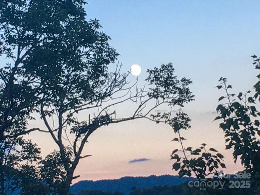 120 Pleasant View Boulevard, Sugar Mountain, NC 28604.  MLS# CAR4329178, YatesRealty ID 1137. 