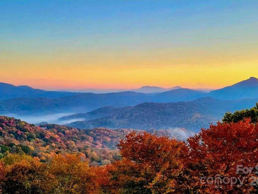 120 Pleasant View Boulevard, Sugar Mountain, NC 28604.  MLS# CAR4329178, YatesRealty ID 1137. 