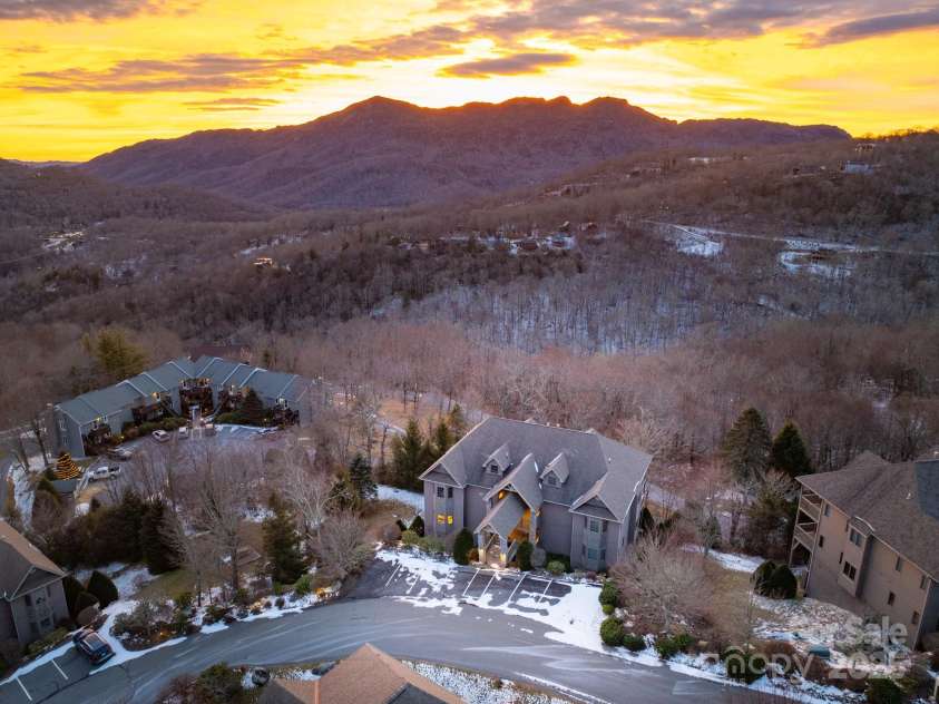 120 Pleasant View Boulevard, Sugar Mountain, NC 28604.  MLS# CAR4329178, YatesRealty ID 1137. 