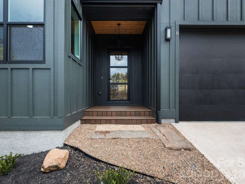 8 Overlook Place, Asheville, NC 28803.  MLS# CAR4365742, YatesRealty ID 11371. 