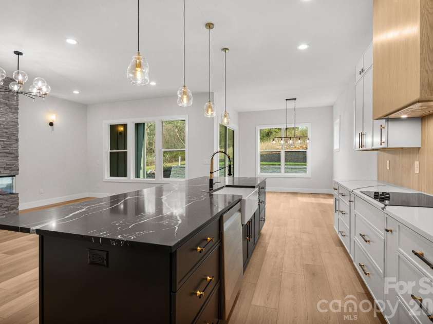 8 Overlook Place, Asheville, NC 28803.  MLS# CAR4365742, YatesRealty ID 11371. 