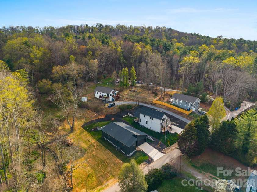 8 Overlook Place, Asheville, NC 28803.  MLS# CAR4365742, YatesRealty ID 11371. 