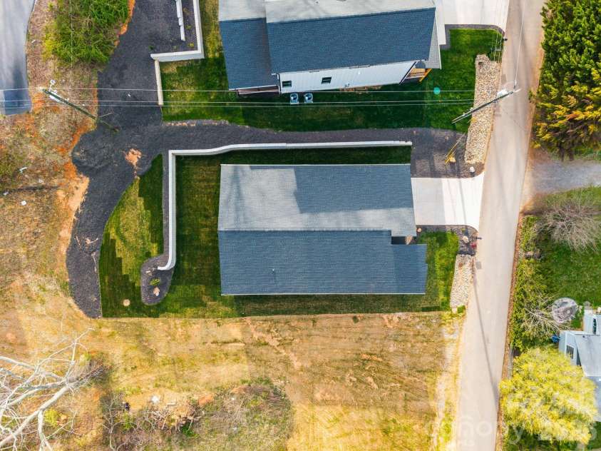 8 Overlook Place, Asheville, NC 28803.  MLS# CAR4365742, YatesRealty ID 11371. 