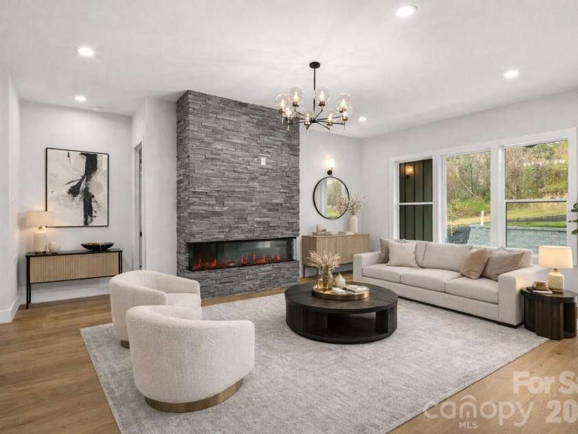 8 Overlook Place, Asheville, NC 28803.  MLS# CAR4365742, YatesRealty ID 11371. Virtually Staged