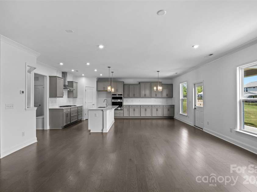 13939 Penbury Lane, Charlotte, NC 28278.  MLS# CAR4251944, YatesRealty ID 11372. Kitchen colors may vary