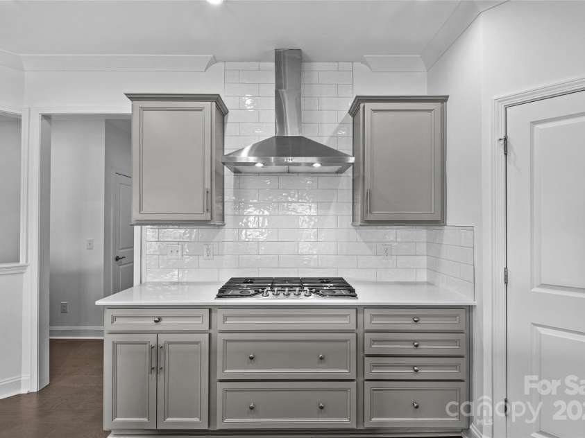13939 Penbury Lane, Charlotte, NC 28278.  MLS# CAR4251944, YatesRealty ID 11372. Kitchen representative only