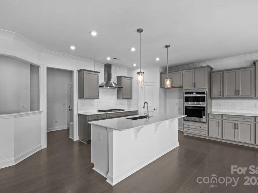 13939 Penbury Lane, Charlotte, NC 28278.  MLS# CAR4251944, YatesRealty ID 11372. Kitchen representative phote only