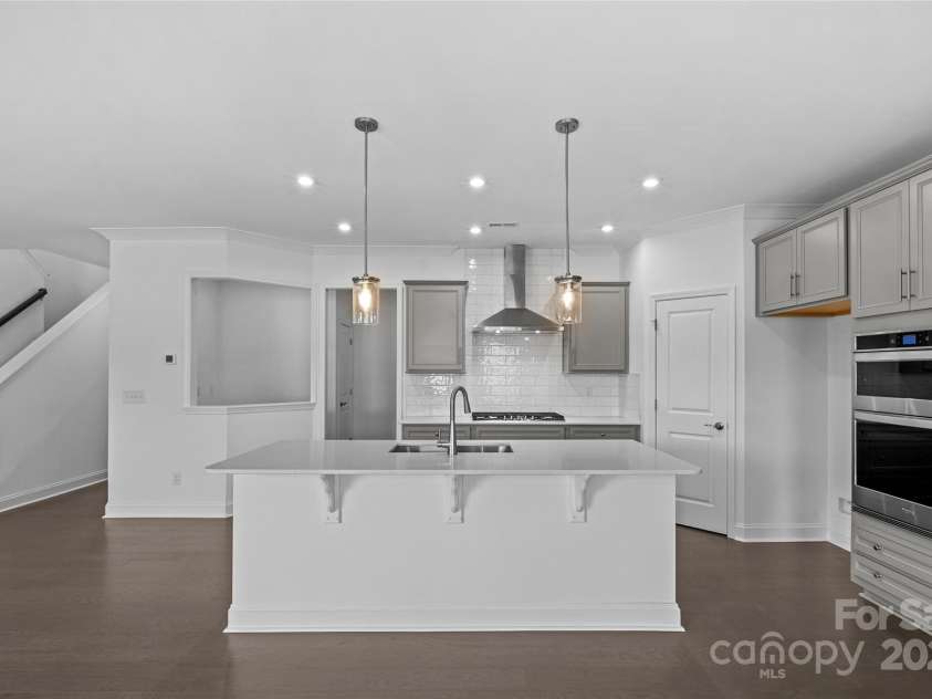 13939 Penbury Lane, Charlotte, NC 28278.  MLS# CAR4251944, YatesRealty ID 11372. Kitchen representative photo only