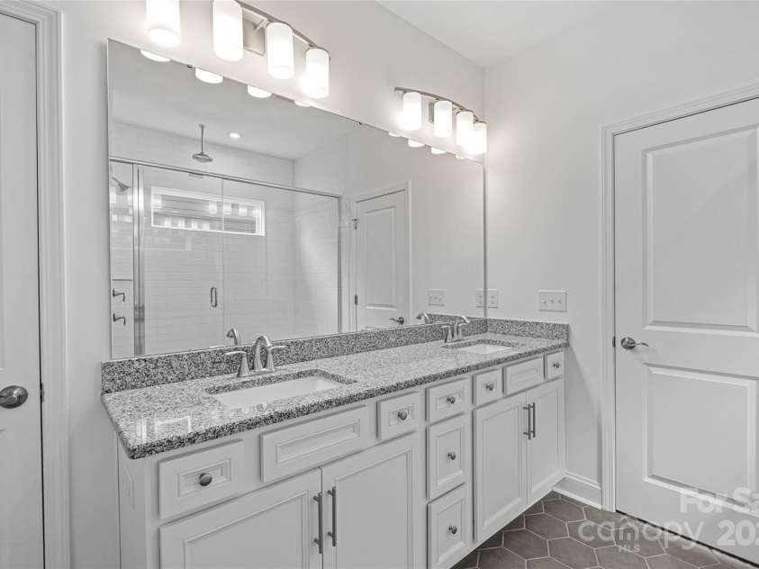13939 Penbury Lane, Charlotte, NC 28278.  MLS# CAR4251944, YatesRealty ID 11372. Owner's bathroom
