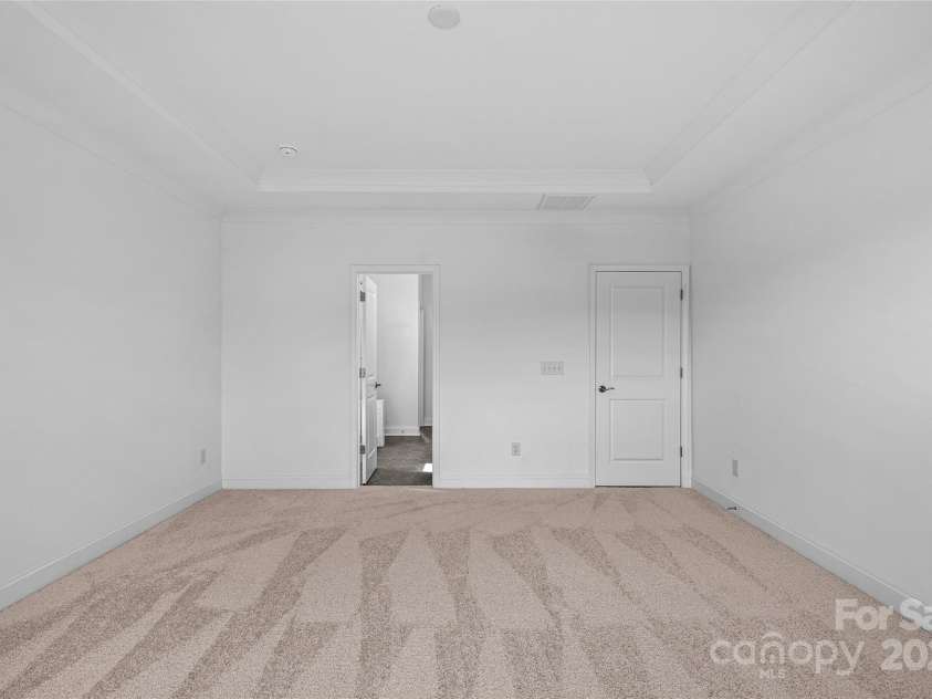 13939 Penbury Lane, Charlotte, NC 28278.  MLS# CAR4251944, YatesRealty ID 11372. Owner's suite