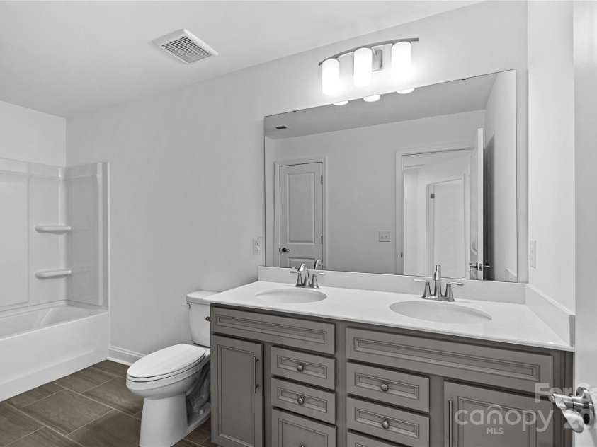 13939 Penbury Lane, Charlotte, NC 28278.  MLS# CAR4251944, YatesRealty ID 11372. Secondary bath