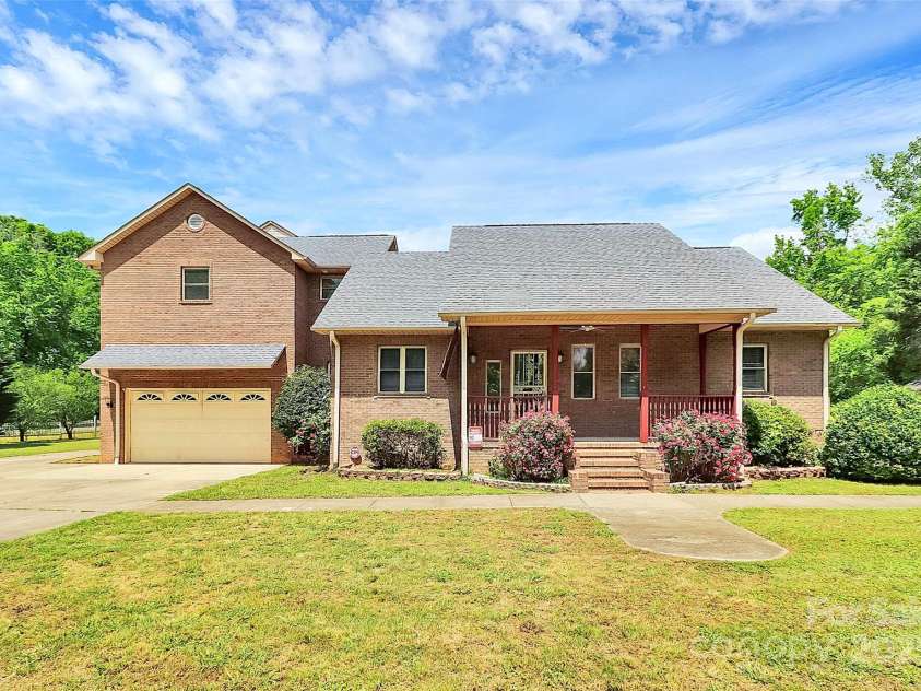 261 Melrose Drive, Concord, NC 28025.  MLS# CAR4255935, YatesRealty ID 11373. 