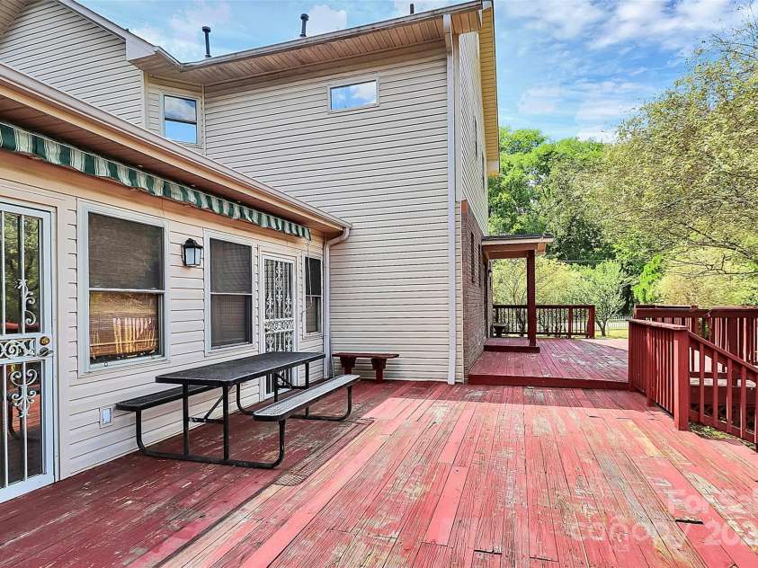 261 Melrose Drive, Concord, NC 28025.  MLS# CAR4255935, YatesRealty ID 11373. 