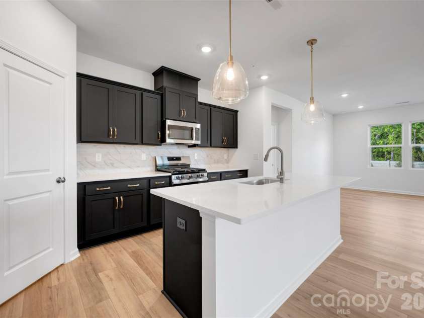 408 Willoughby Park Drive, Monroe, NC 28112.  MLS# CAR4337621, YatesRealty ID 11373. Kitchen