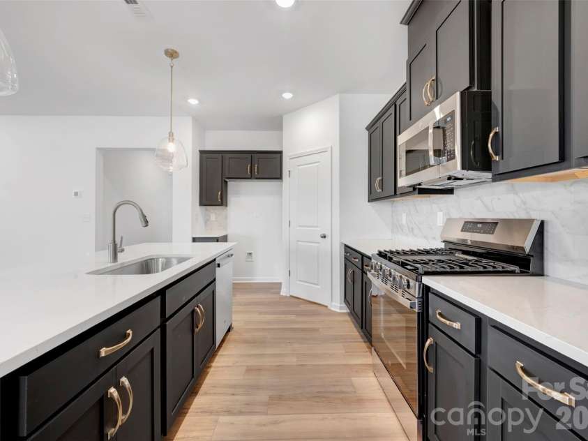 408 Willoughby Park Drive, Monroe, NC 28112.  MLS# CAR4337621, YatesRealty ID 11373. Kitchen