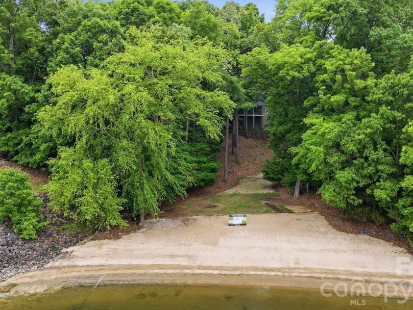 4737 Betty Davis Drive, York, SC 29745.  MLS# CAR4342456, YatesRealty ID 11374. 